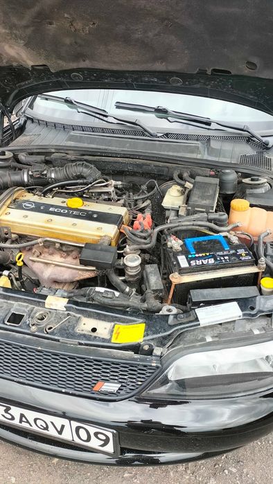 Продам опель вектора б 1.8