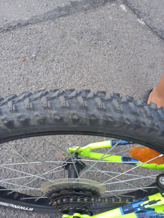 Продавам запазено детско колело