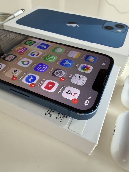 iPhone 13 + AirPods 1 + оригинални зарядно и кабел