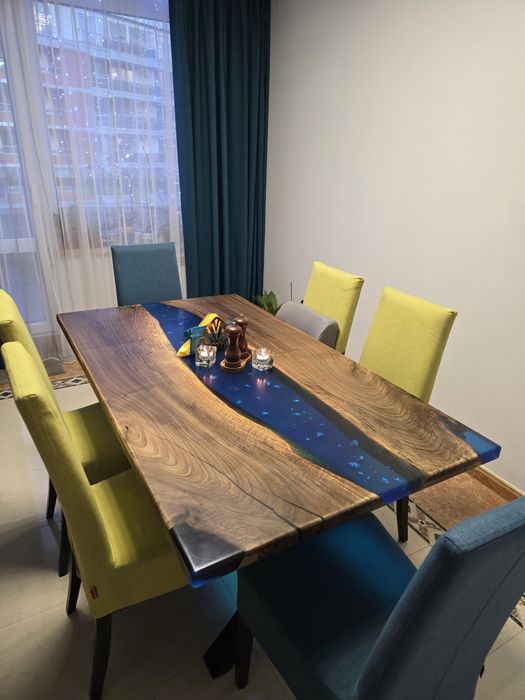 Трапезни и холни маси от масив и епоксидна смола