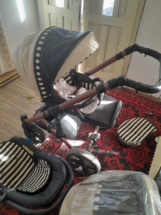 Бебешка количка три в едно