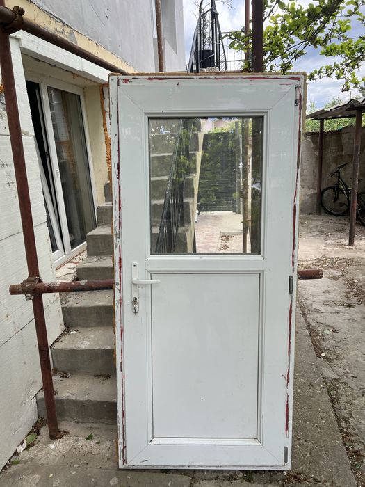 Входна PVC врата