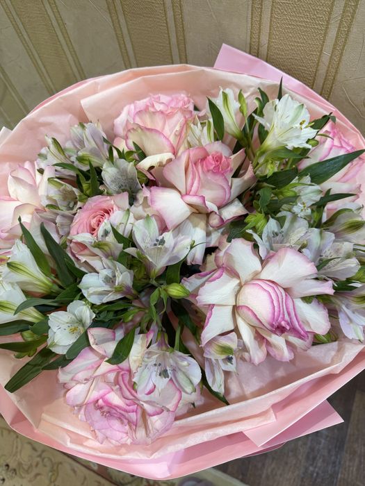 Свежие цветы розы букет