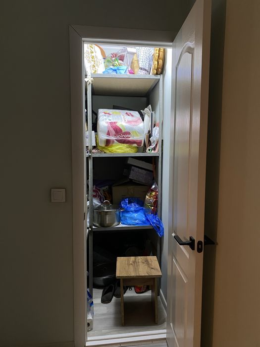 Бостандық ауданында 4 бөлмелі пәтер сатылады