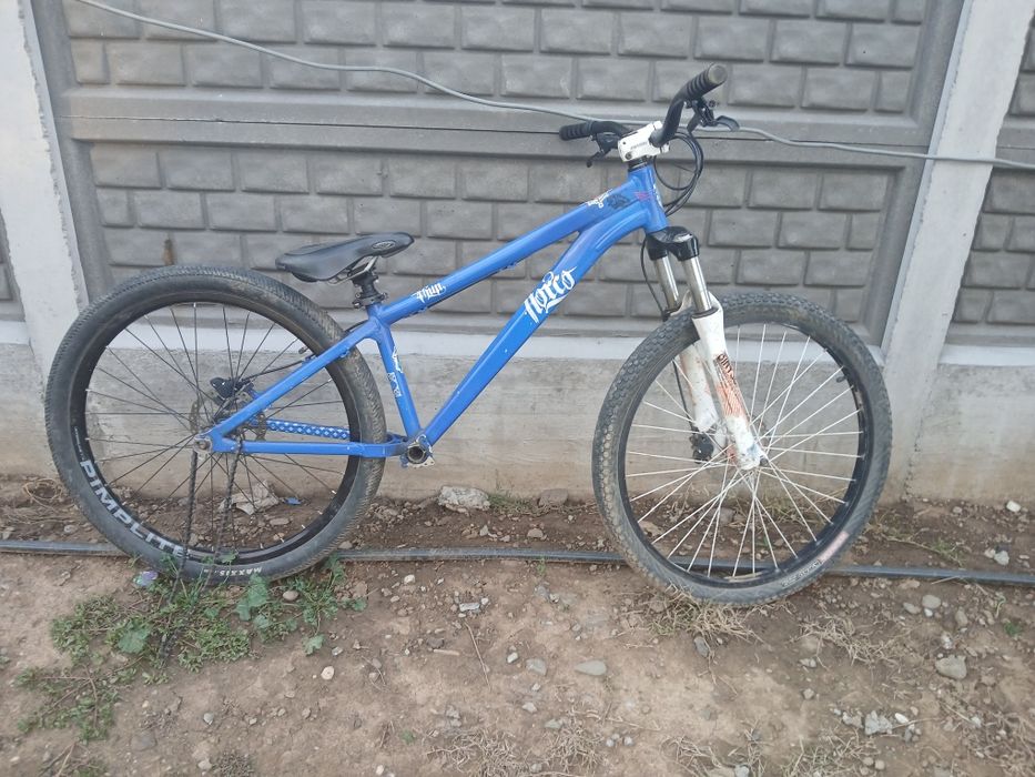 Bicicletă dirt jump