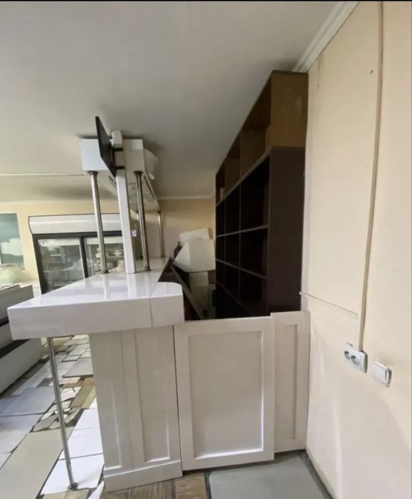 Срочно продам барную стойку!