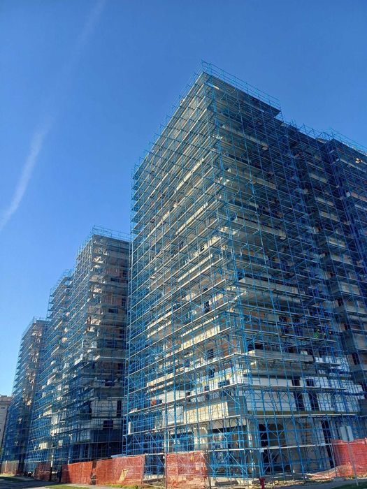 Inchiriem schela metalica de fatada