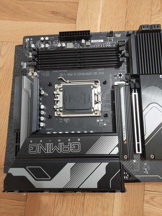 AMD Ryzen 7 7700X + Gigabyte X670 Gaming X AX V2 Wi-Fi