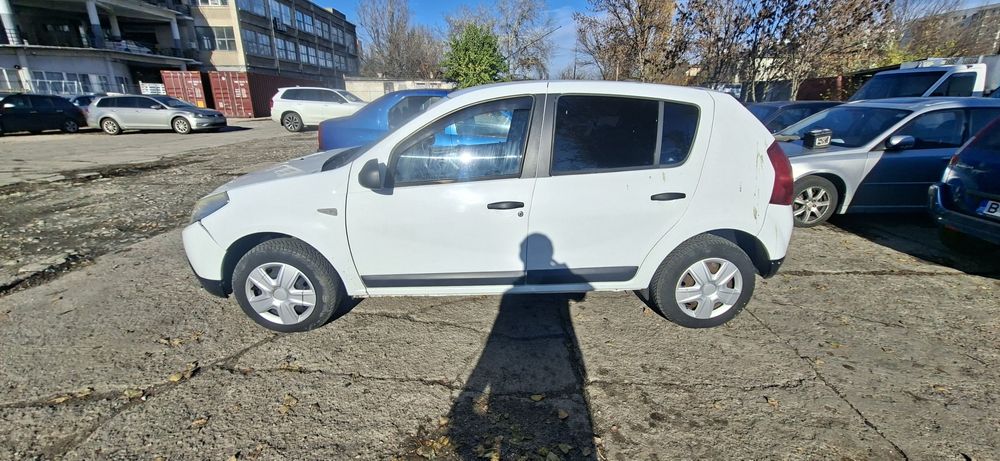 Dezmembrez Dacia Sandero 1.4 B 2008