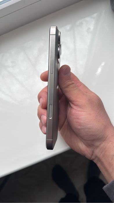 Продам Iphone 16 pro max