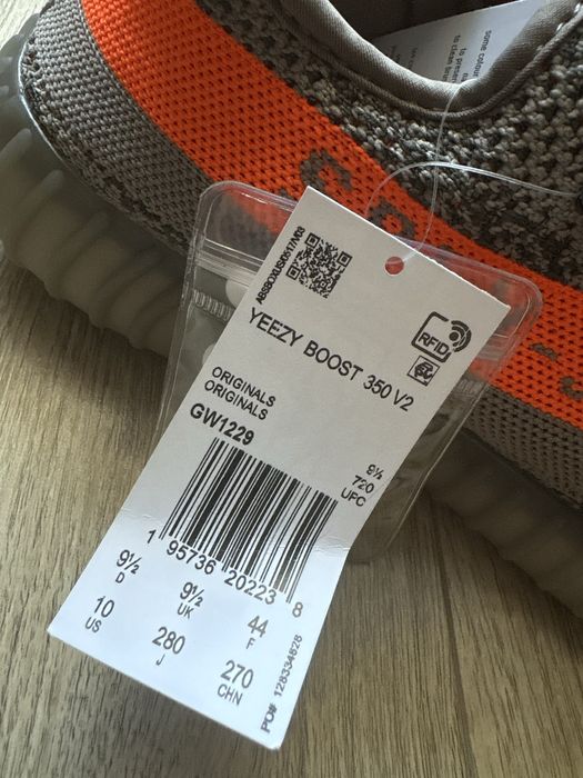 Adidasi Yeezy 350 boost V2 Beluga