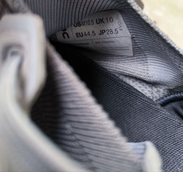 On  Cloud 3 'Alloy Glacier номер 44,5