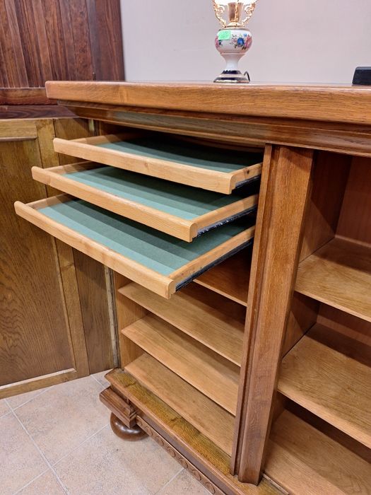 Комод, скрин, бюфет, шкаф с богата дърворезба