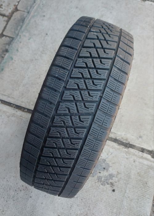 O bucată 215/65 R16C M+S iarnă - una Bridgestone Lassa Falken