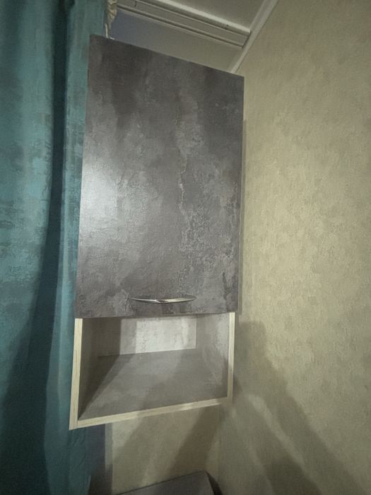 Стол со шкафом и тумбами