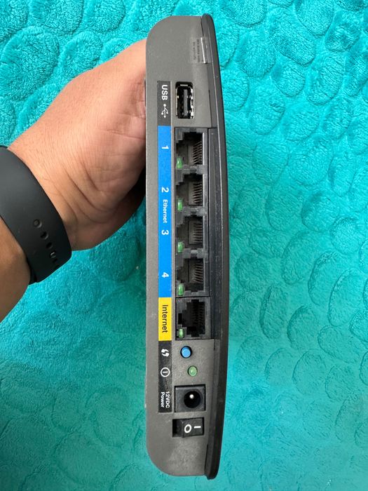 Продается Wi-Fi роутер Linksys E2500