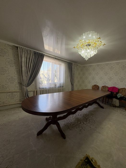 Гостевой стул в хорошем состоянии