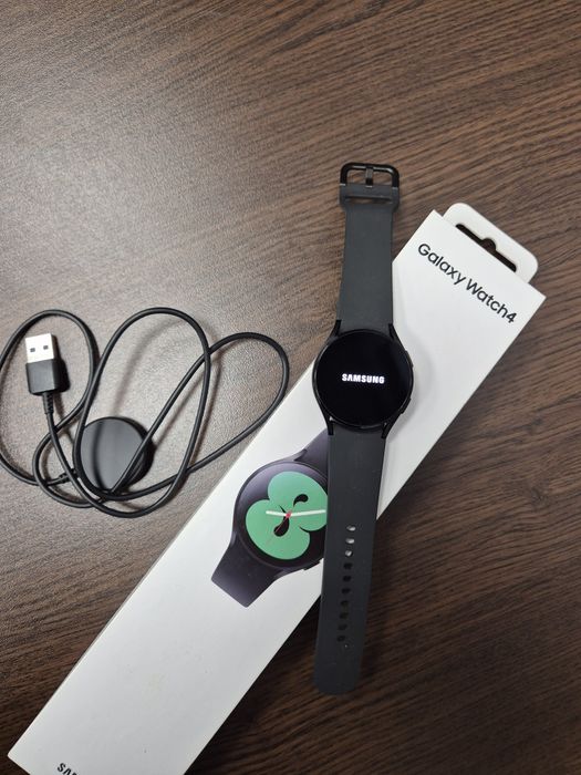 Смарт часовник Samsung Galaxy Watch 4