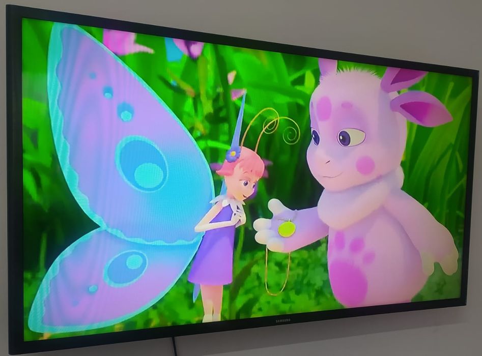 Самсунг-82см.3D Smart WIFI T2