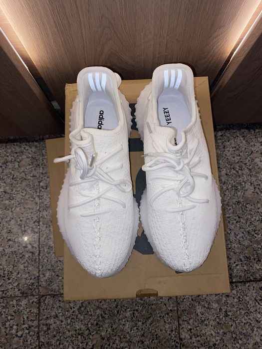 Yeezy boost 350v2 cream white