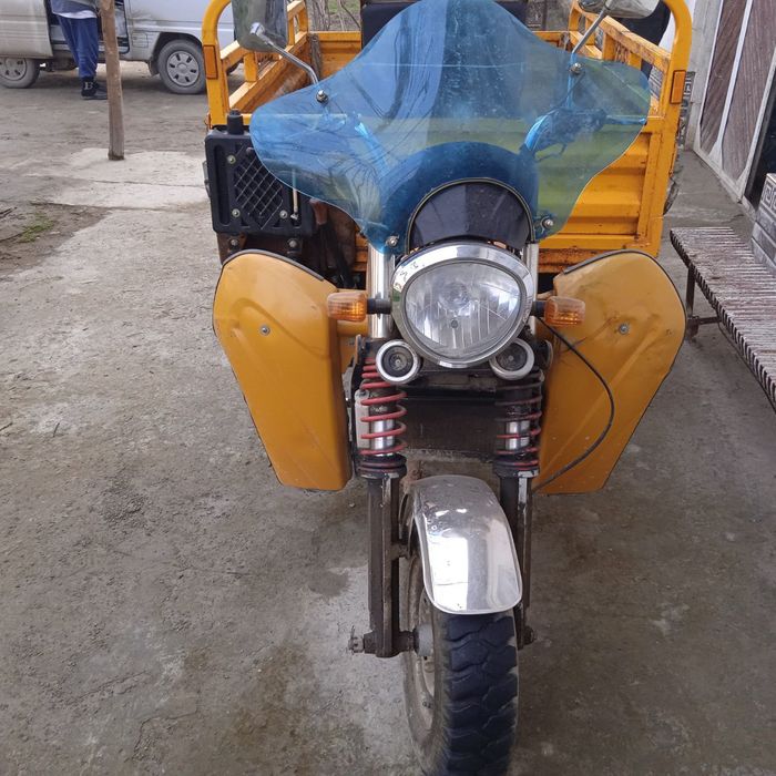 Yuk tashuvchi Mototsikil sotiladi