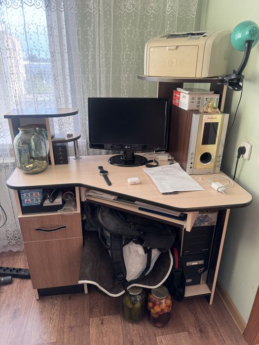 Продам компьютерный стол