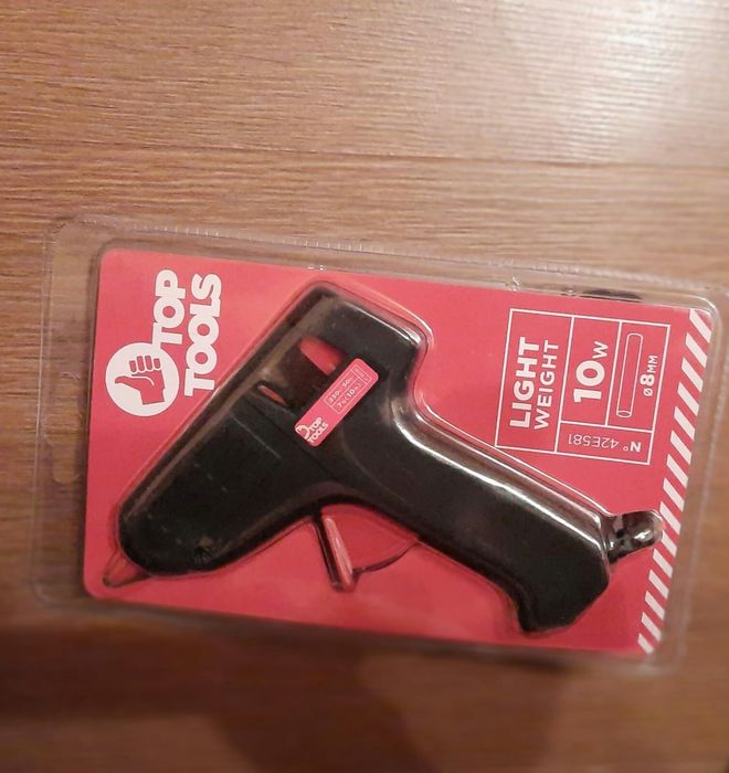 Pistol de lipit cu silicon cald