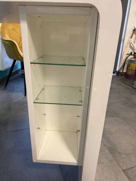 Бюро със стелаж за маникюр