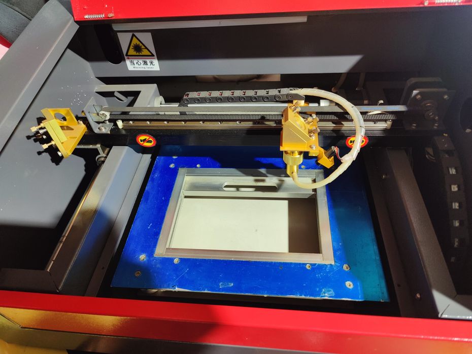 Лазерный гравёр CO2