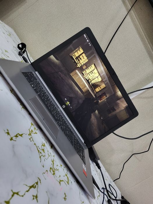 Мощный Ноутбук для игр и работы.