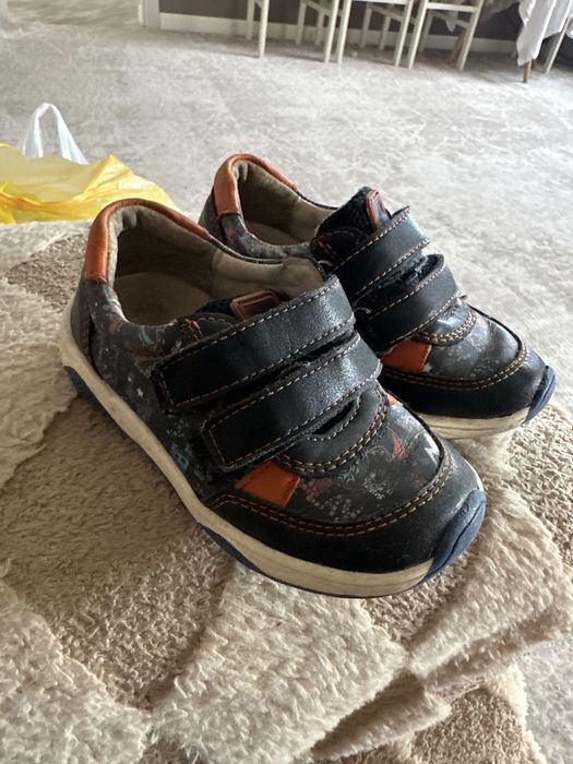 Детские кроссовки