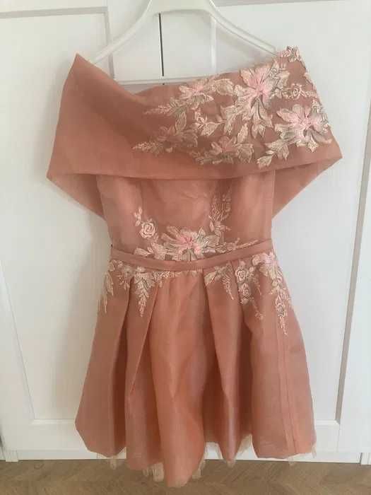 Vand rochie purtata o singura data