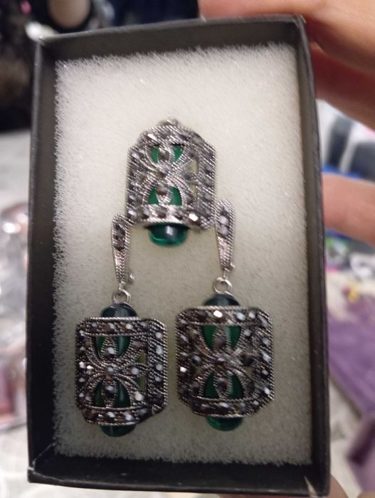 Продам кулон и сережки в комплекте