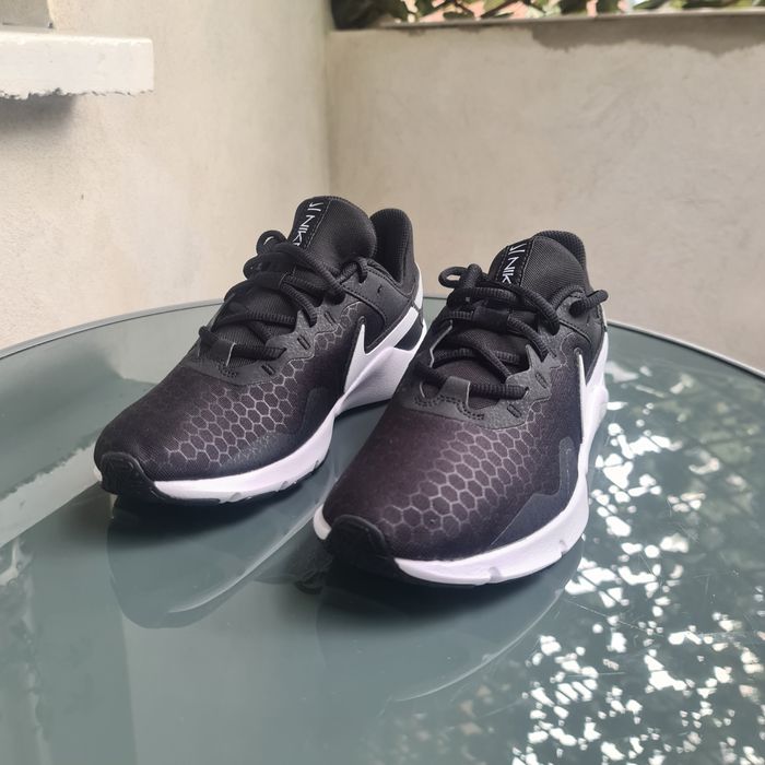 Nike Legend Essential 2