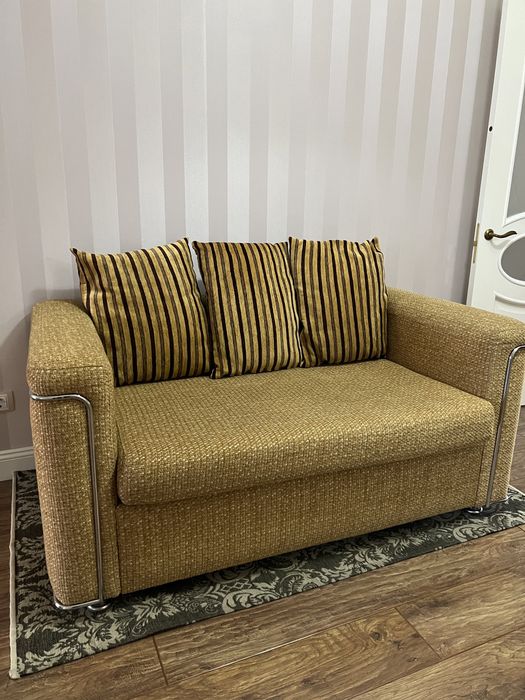 Диван двухместный