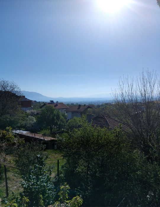 Продава къща в с.Лозно общ.Кюстендил