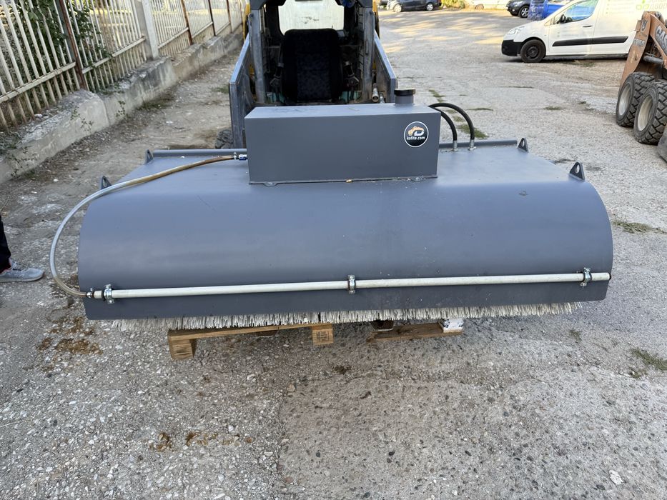 Четка за мини челен товарач