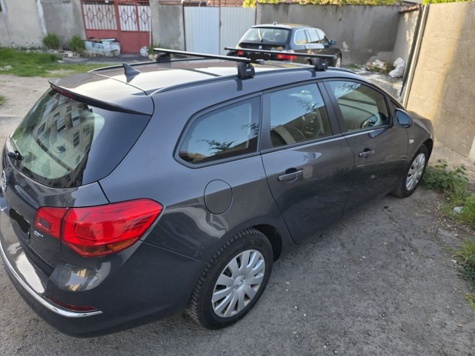Vând Opel Astra Sport Tourer