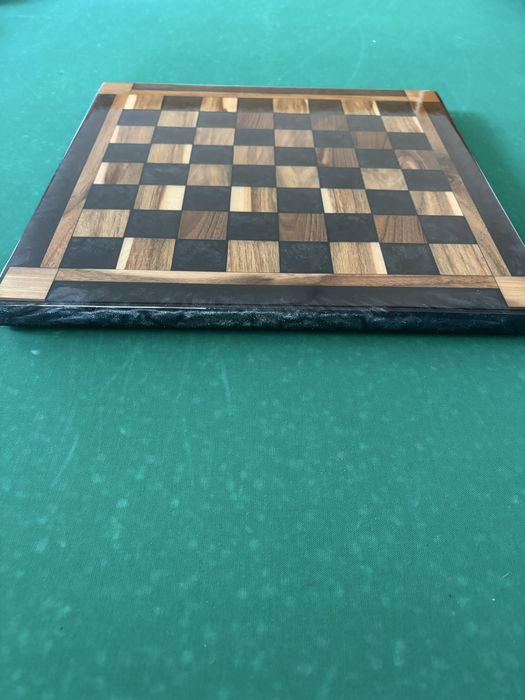 Шахматна дъска от епоксидна смола