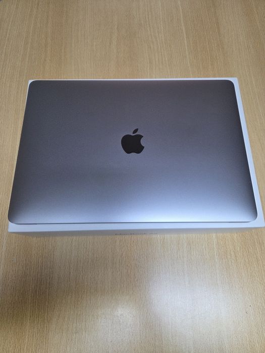 MacBook Air/M1/8 GB RAM/256 GB SSD/Space Gray-13 inch