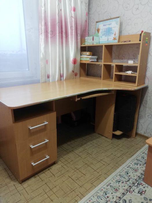 Продается компьютерный стол
