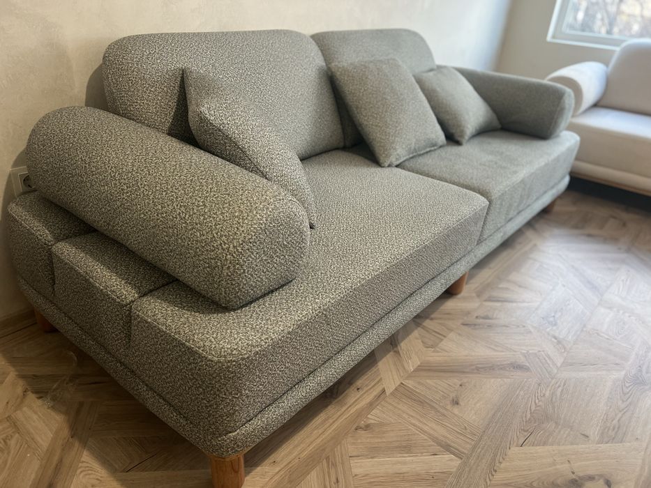 Чисто нов триместен диван с функция сън