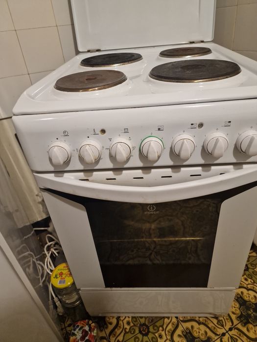 Готварска печка Indesit k3e51(w)eu