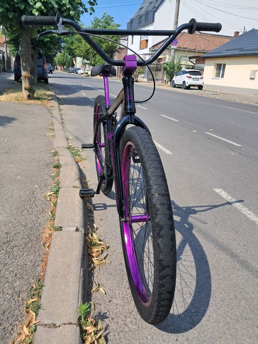 Bmx 29. Se bikers. Big Flyer. Wheelie. Dirt.