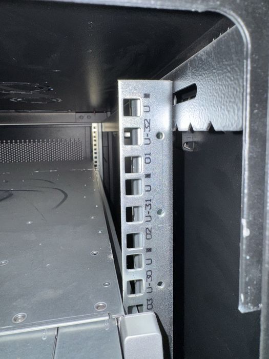 Стоящ RACK шкаф Lande