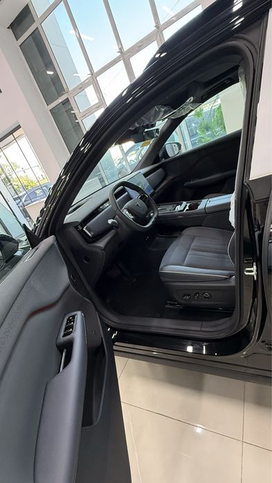Voyah caurech polny elektra 570km zapas xod 0-100 4sek