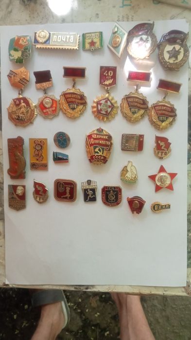 Продам значки советские