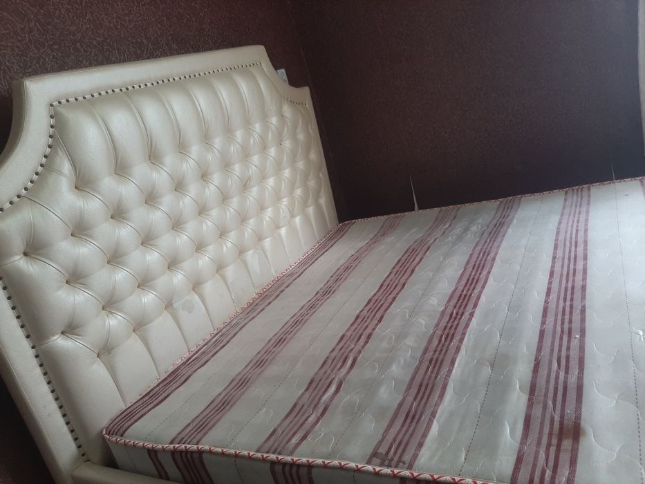 Кровать двуспальная