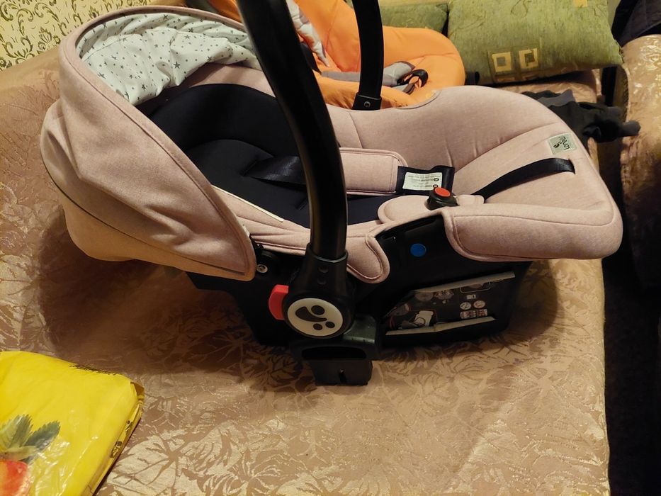 Детско кошче подходящо за момиче неразличимо от ново.