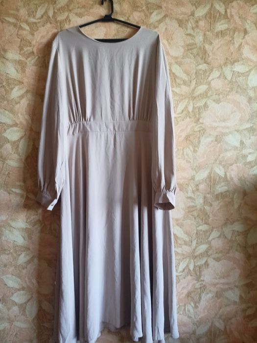 Платье вечернее бежевое